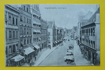 AK Ingolstadt / 1910 / Ludwigstrasse / Geschäfte Kurz Weiß Wollwaren / Cafe Restaurant Ludwig / Marktschirme